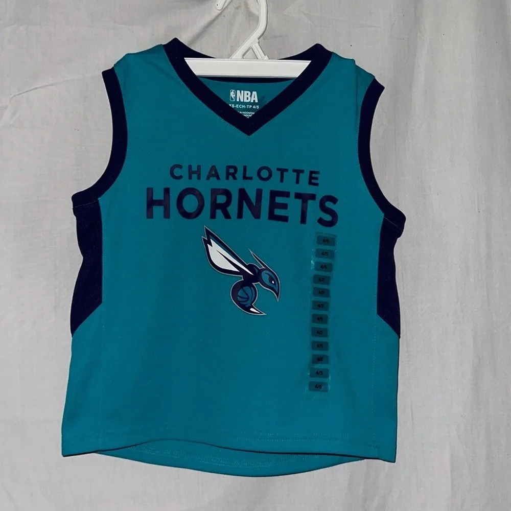 new kids NBA Charlotte Hornets jersey size xs 4/5
